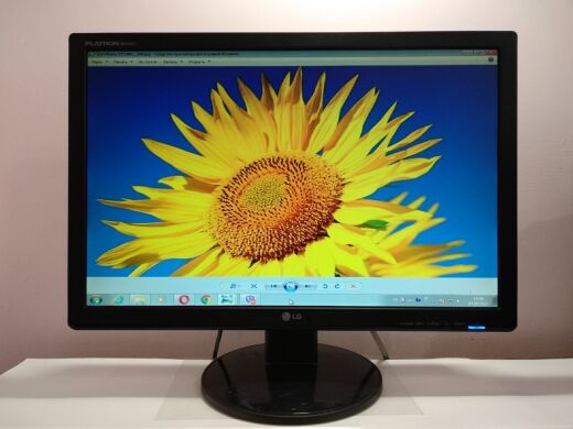 Монітор Б-клас LG Flatron W2242S-BF / 22" (1680x1050) TN / VGA / VESA 75x75