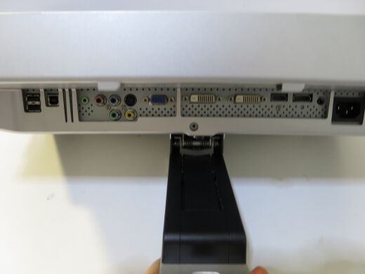 Монитор Dell UltraSharp 2407WFP / 24" (1920x1200) TN / USB-Hub, VGA, DVI Монитор Dell UltraSharp 2407WFP / 24" (1920x1200) TN / USB-Hub, VGA, DVI