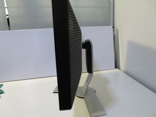Монитор Dell UltraSharp 2407WFP / 24" (1920x1200) TN / USB-Hub, VGA, DVI Монитор Dell UltraSharp 2407WFP / 24" (1920x1200) TN / USB-Hub, VGA, DVI