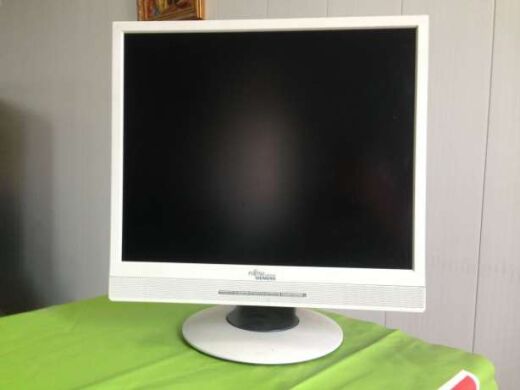 Монитор Fujitsu P19-2 / 19" / 1280&times;1024 / встроенные колонки