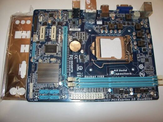 Материнская плата Gigabyte GA-H61M-DS2 (rev. 1.2) / Socket LGA1155