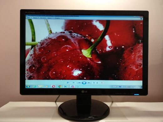 Монітор LG Flatron W2242S-PF / 22" (1680x1050) TN / VGA / VESA 75x75