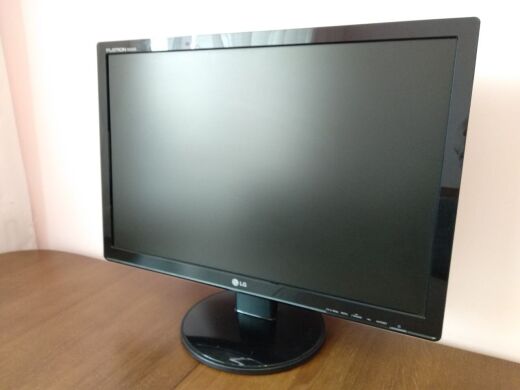 Монітор LG Flatron W2242S-PF / 22" (1680x1050) TN / VGA / VESA 75x75