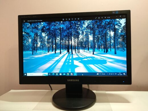 Монитор Б-класс Samsung 943SN / 18.5" (1366x768) TN / VGA Монитор Б-класс Samsung 943SN / 18.5" (1366x768) TN / VGA