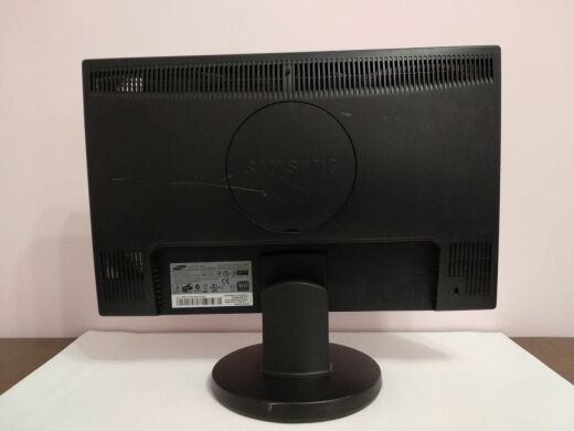 Монитор Б-класс Samsung 943SN / 18.5" (1366x768) TN / VGA Монитор Б-класс Samsung 943SN / 18.5" (1366x768) TN / VGA