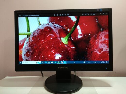 Монитор Б-класс Samsung 943SN / 18.5" (1366x768) TN / VGA Монитор Б-класс Samsung 943SN / 18.5" (1366x768) TN / VGA