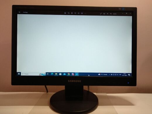 Монитор Б-класс Samsung 943SN / 18.5" (1366x768) TN / VGA Монитор Б-класс Samsung 943SN / 18.5" (1366x768) TN / VGA