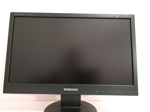 Монитор Б-класс Samsung 943SN / 18.5" (1366x768) TN / VGA Монитор Б-класс Samsung 943SN / 18.5" (1366x768) TN / VGA