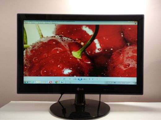 Монитор Б класс LG Flatron W2240S-PN / 21.5" (1920x1080) TN+film / VGA