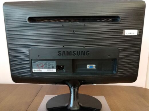 Монитор Samsung SyncMaster B2230N / 21.5" (1920x1080) TN / VGA / VESA 75x75 Монитор Samsung SyncMaster B2230N / 21.5" (1920x1080) TN / VGA / VESA 75x75
