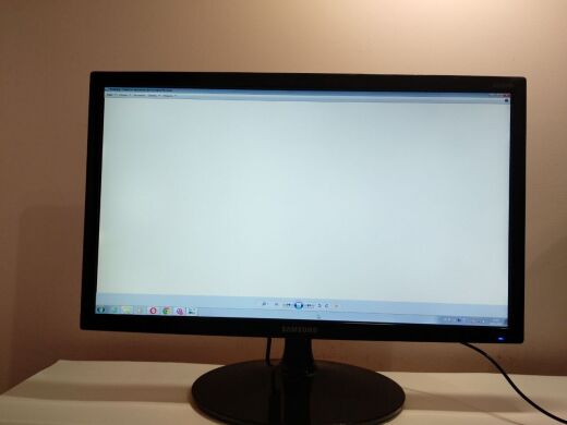 Монитор Samsung S22D300NY / 21.5" (1920x1080) TN / VGA / Блок питания + силовой кабель в комплекте