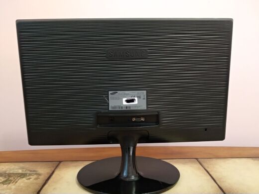Монитор Samsung S22D300NY / 21.5" (1920x1080) TN / VGA / Блок питания + силовой кабель в комплекте