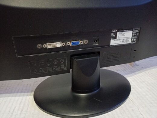Монитор Б-класс Acer S220HQL / 22" (1920x1080) TN / 1x VGA, 1x DVI Монитор Б-класс Acer S220HQL / 22" (1920x1080) TN / 1x VGA, 1x DVI