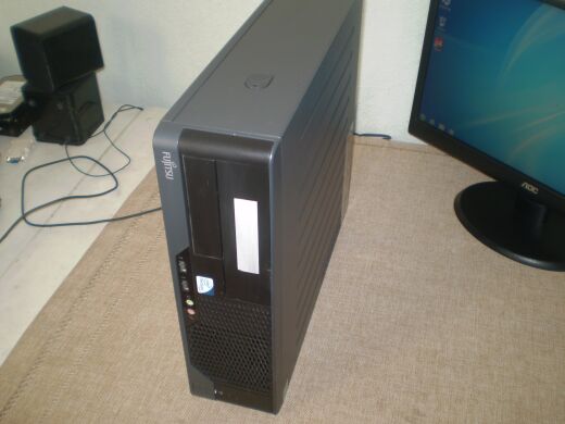 Fujitsu Esprimo e5730 / Intel Pentium Dual-Core E5400 (2 ядра по 2.7GHz) / 4GB RAM / 160GB HDD + монитор Fujitsu B19-6 / 19' / 1280x1024 Fujitsu Esprimo e5730 / Intel Pentium Dual-Core E5400 (2 ядра по 2.7GHz) / 4GB RAM / 160GB HDD + монитор Fujitsu B19-6 / 19' / 1280x1024