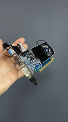 Дискретна відеокарта AMD Radeon HD 6570, 2 GB GDDR3, 128-bit / DVI / HDMI / VGA