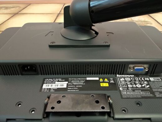 Монитор Б-класс Lenovo ThinkVision L192 / 19" (1440x900) TN / VGA / VESA 100x100 Монитор Б-класс Lenovo ThinkVision L192 / 19" (1440x900) TN / VGA / VESA 100x100