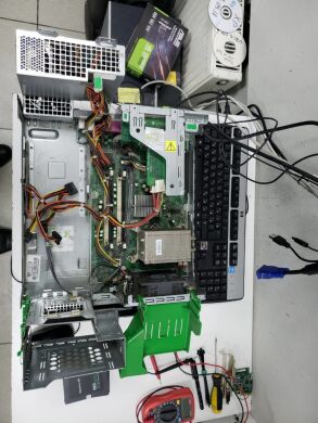 Компьютер HP RP5700 SFF / Intel Pentium E5200 (2 ядра по 2.5GHz) / 4GB RAM / 320GB HDD Компьютер HP RP5700 SFF / Intel Pentium E5200 (2 ядра по 2.5GHz) / 4GB RAM / 320GB HDD