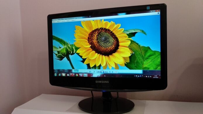 Монітор Samsung SyncMaster B1930N / 18.5" (1366x768) TN / VGA / VESA 75x75 