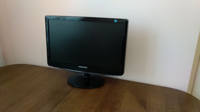 Монітор Samsung SyncMaster B1930N / 18.5" (1366x768) TN / VGA / VESA 75x75 