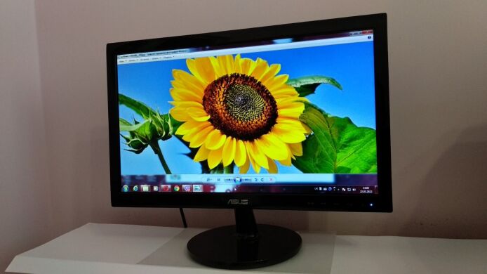 Монитор ASUS VS197N / 18.5" (1366x768) TN+Film / VGA, DVI / VESA 75x75 Монитор ASUS VS197N / 18.5" (1366x768) TN+Film / VGA, DVI / VESA 75x75