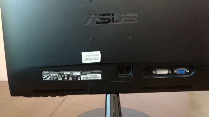 Монитор ASUS VS197N / 18.5" (1366x768) TN+Film / VGA, DVI / VESA 75x75 Монитор ASUS VS197N / 18.5" (1366x768) TN+Film / VGA, DVI / VESA 75x75