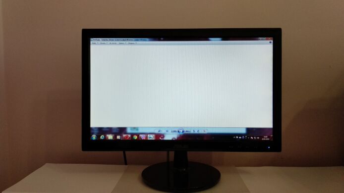 Монитор ASUS VS197N / 18.5" (1366x768) TN+Film / VGA, DVI / VESA 75x75 Монитор ASUS VS197N / 18.5" (1366x768) TN+Film / VGA, DVI / VESA 75x75