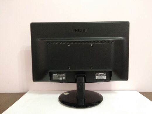 Монитор Philips 196V3L / 18.5" (1366x768) TN / VGA, DVI / VESA 100x100 Монитор Philips 196V3L / 18.5" (1366x768) TN / VGA, DVI / VESA 100x100