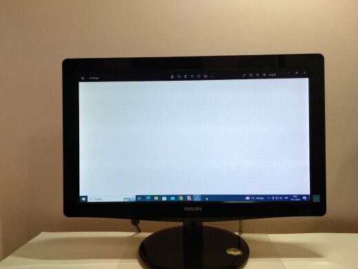 Монитор Philips 196V3L / 18.5" (1366x768) TN / VGA, DVI / VESA 100x100 Монитор Philips 196V3L / 18.5" (1366x768) TN / VGA, DVI / VESA 100x100