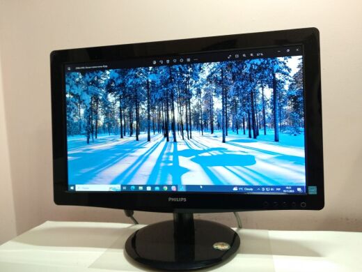 Монитор Philips 196V3L / 18.5" (1366x768) TN / VGA, DVI / VESA 100x100 Монитор Philips 196V3L / 18.5" (1366x768) TN / VGA, DVI / VESA 100x100