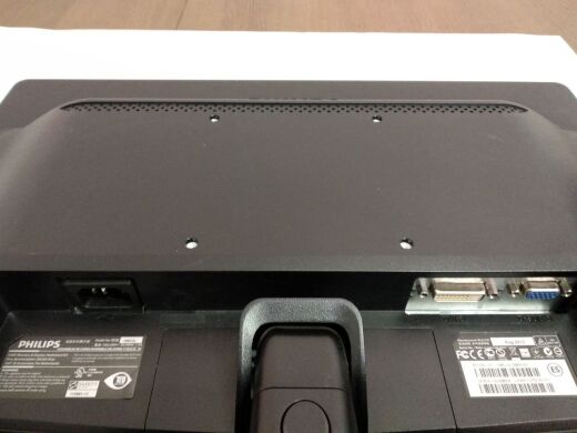 Монитор Philips 196V3L / 18.5" (1366x768) TN / VGA, DVI / VESA 100x100 Монитор Philips 196V3L / 18.5" (1366x768) TN / VGA, DVI / VESA 100x100