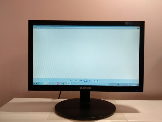 Монитор Samsung SyncMaster E1920N / 18.5" (1366x768) TN / VGA / VESA 75x75 Монитор Samsung SyncMaster E1920N / 18.5" (1366x768) TN / VGA / VESA 75x75