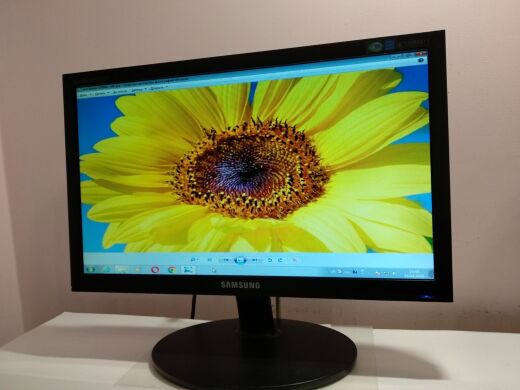 Монитор Samsung SyncMaster E1920N / 18.5" (1366x768) TN / VGA / VESA 75x75 Монитор Samsung SyncMaster E1920N / 18.5" (1366x768) TN / VGA / VESA 75x75