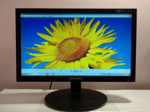Монитор Samsung SyncMaster E1920N / 18.5" (1366x768) TN / VGA / VESA 75x75 Монитор Samsung SyncMaster E1920N / 18.5" (1366x768) TN / VGA / VESA 75x75
